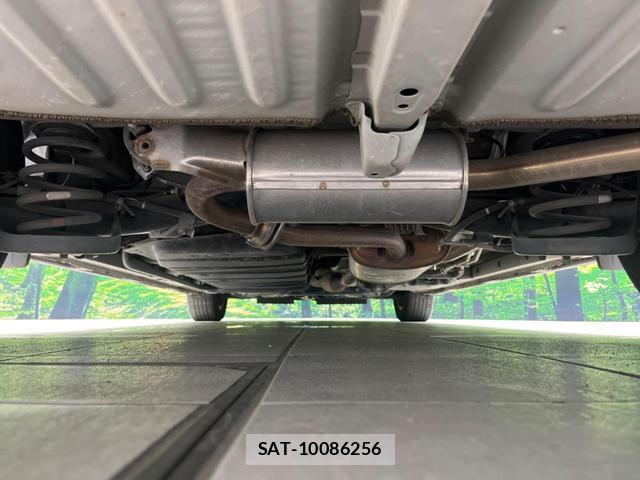 Toyota VOXY 2019-09 8279603-17