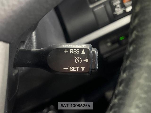 Toyota VOXY 2019-09 8279603-6