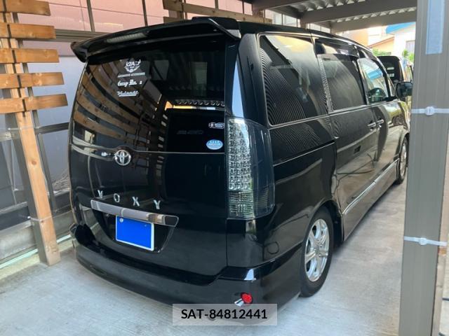 Toyota VOXY 2006-04 8279718-2