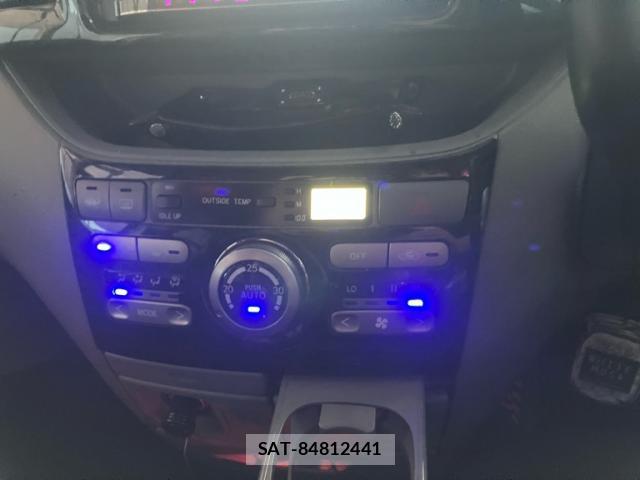 Toyota VOXY 2006-04 8279718-9