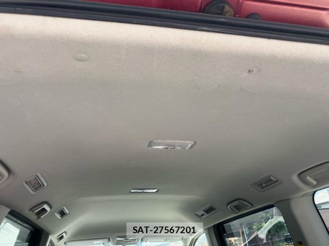 Toyota VOXY 2007-08 8279728-11