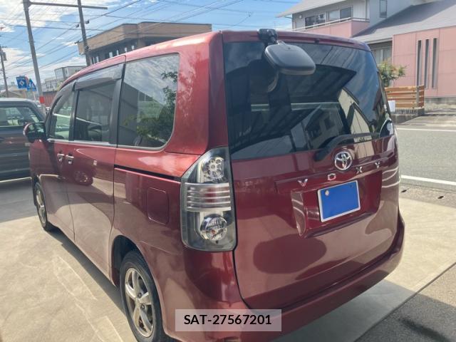 Toyota VOXY 2007-08 8279728-13