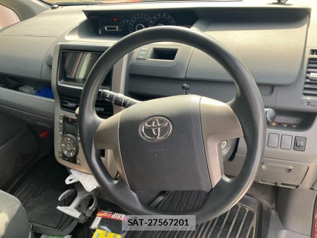 Toyota VOXY 2007-08 8279728-14