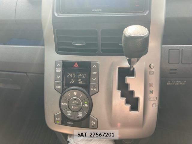 Toyota VOXY 2007-08 8279728-15