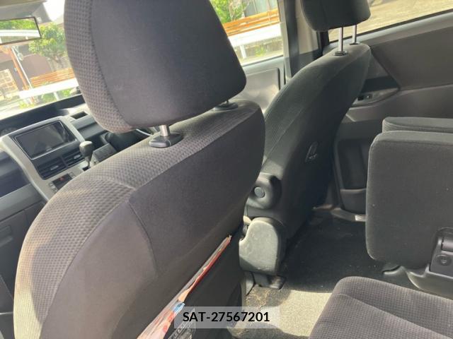 Toyota VOXY 2007-08 8279728-9