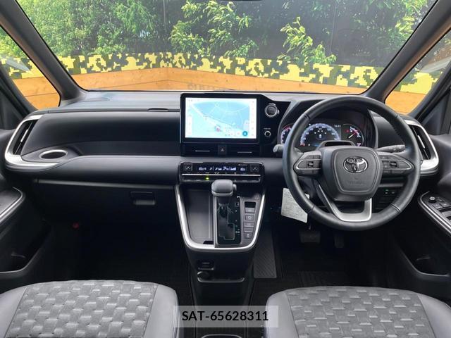 Toyota VOXY 2022-11 8279783-1