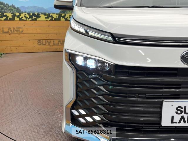 Toyota VOXY 2022-11 8279783-12