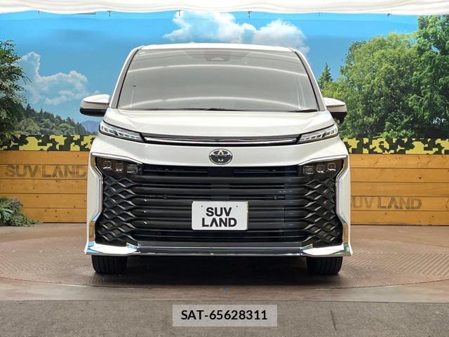 Toyota VOXY 2022-11 8279783-14