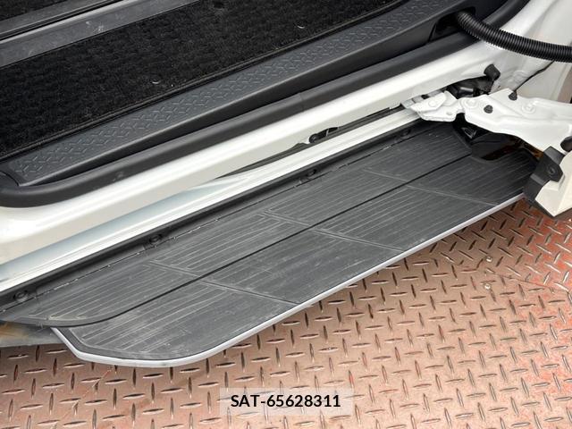 Toyota VOXY 2022-11 8279783-4
