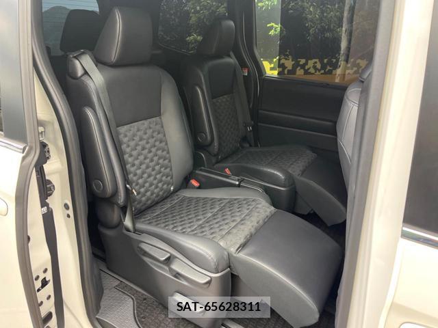 Toyota VOXY 2022-11 8279783-8