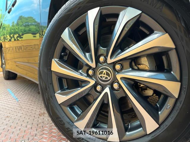 Toyota VOXY 2024-03 8279787-10
