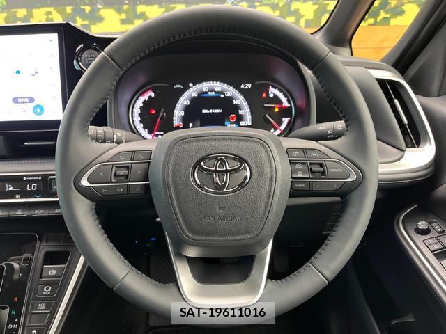 Toyota VOXY 2024-03 8279787-11