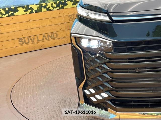 Toyota VOXY 2024-03 8279787-12