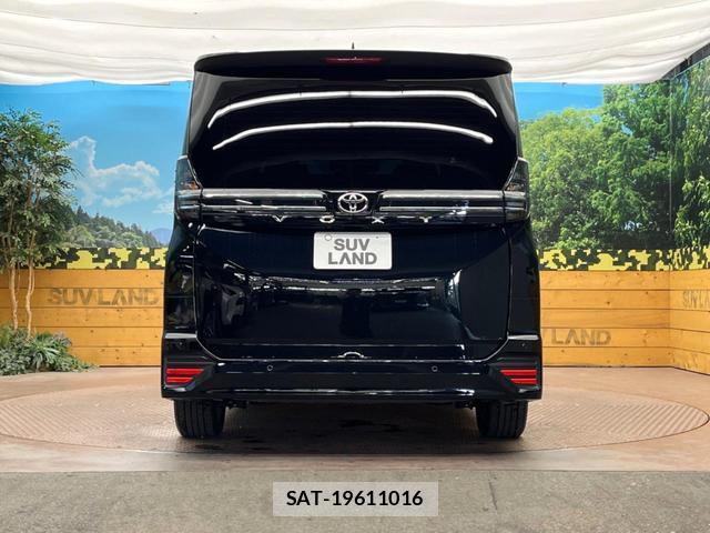 Toyota VOXY 2024-03 8279787-14