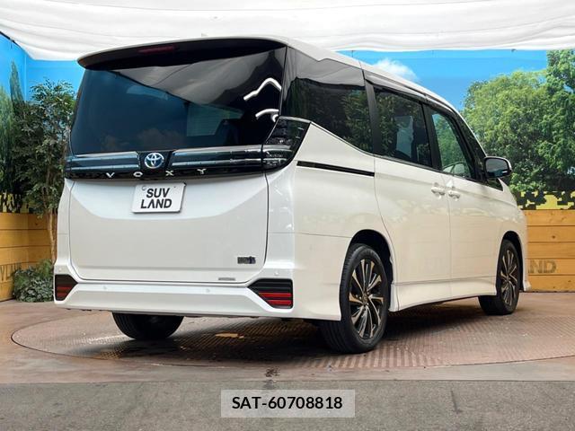 Toyota VOXY 2024-06 8279802-18