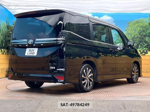 Toyota VOXY 2025-07 8279807-18