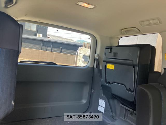 Toyota VOXY 2009-11 8279956-4