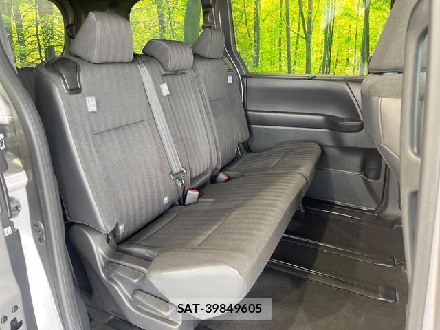 Toyota VOXY 2023-06 8280036-11