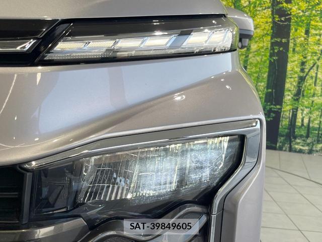 Toyota VOXY 2023-06 8280036-7