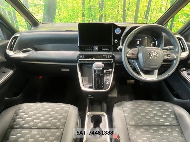 Toyota VOXY 2022-10 8280085-1