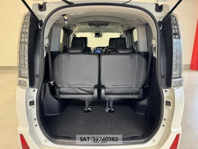 Toyota VOXY 2017-05 8280193-10