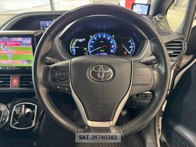 Toyota VOXY 2017-05 8280193-11