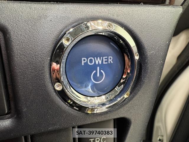 Toyota VOXY 2017-05 8280193-13