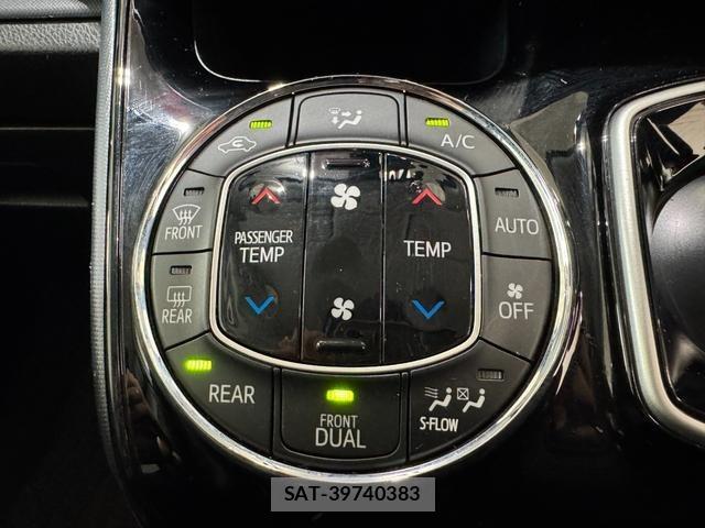 Toyota VOXY 2017-05 8280193-15