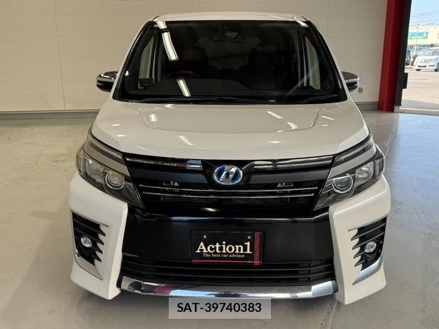 Toyota VOXY 2017-05 8280193-2