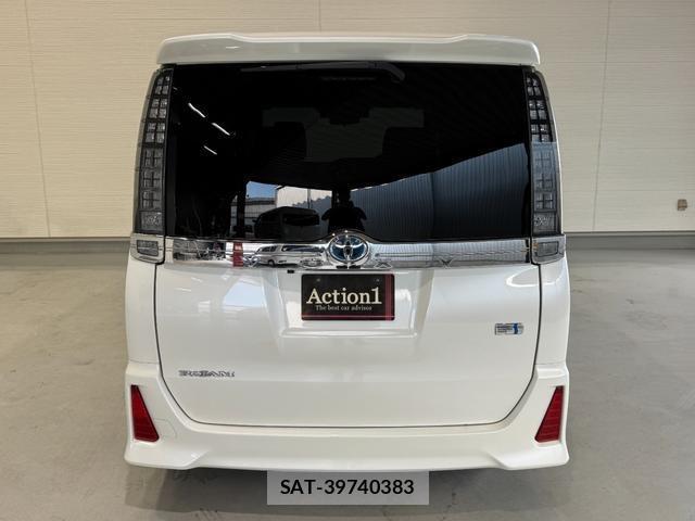 Toyota VOXY 2017-05 8280193-4