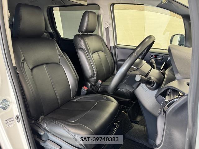 Toyota VOXY 2017-05 8280193-7