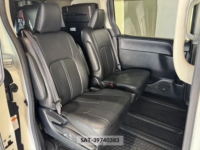 Toyota VOXY 2017-05 8280193-8