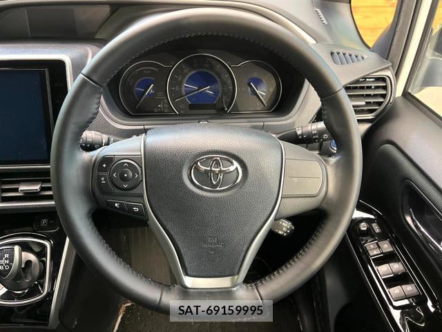 Toyota VOXY 2019-03 8280211-10