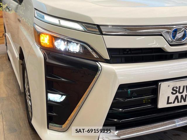 Toyota VOXY 2019-03 8280211-11