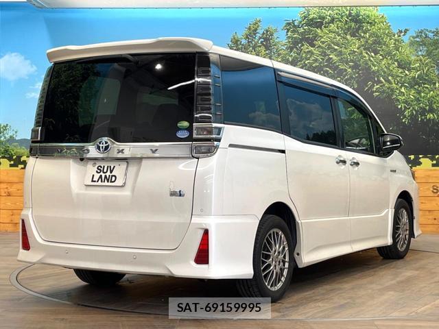 Toyota VOXY 2019-03 8280211-16