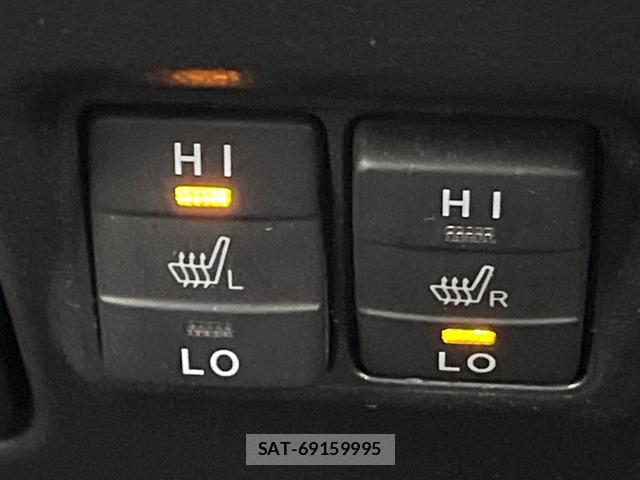 Toyota VOXY 2019-03 8280211-4