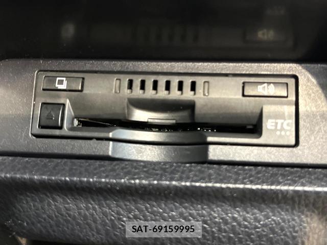 Toyota VOXY 2019-03 8280211-6
