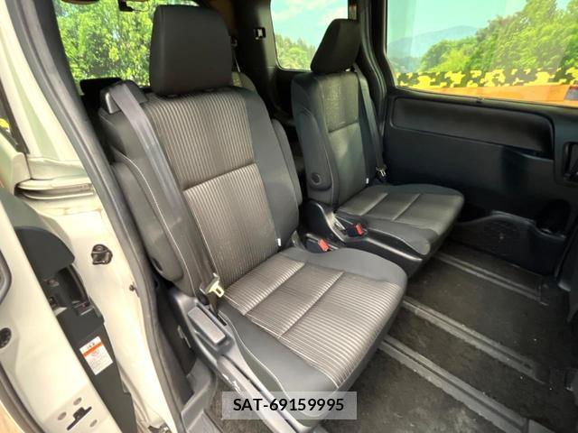 Toyota VOXY 2019-03 8280211-8