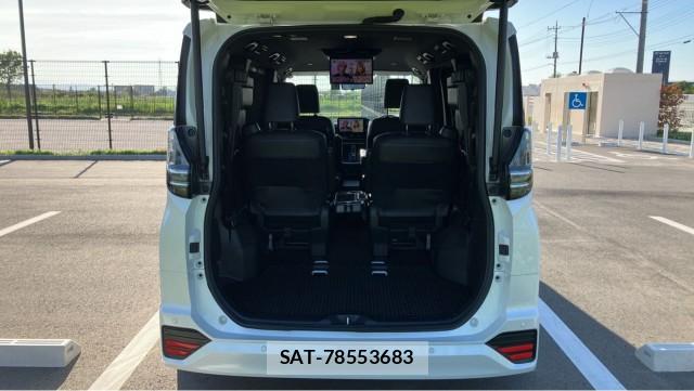Toyota VOXY 2023-07 8280515-17