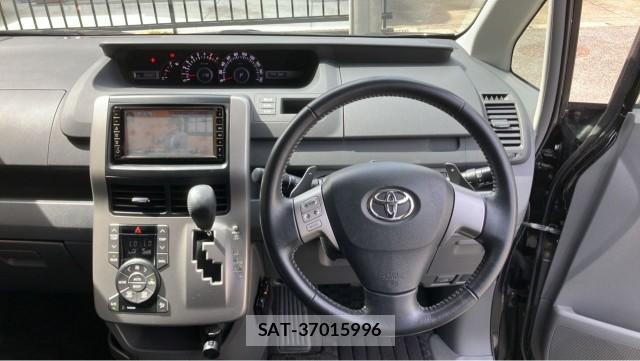 Toyota VOXY 2009-12 8280523-16