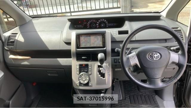 Toyota VOXY 2009-12 8280523-2