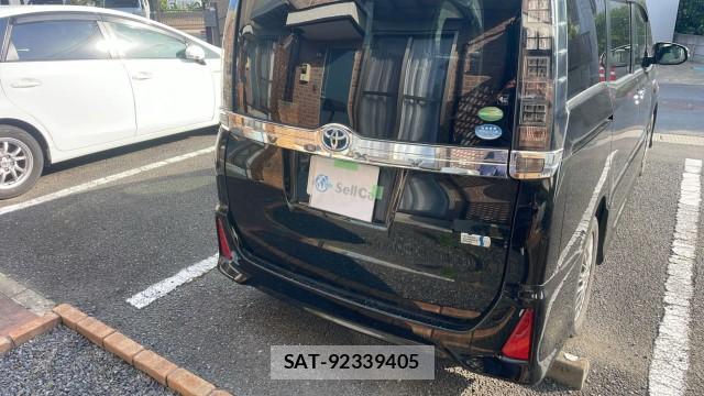 Toyota VOXY 2017-06 8280675-1