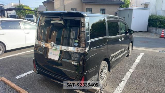 Toyota VOXY 2017-06 8280675-12