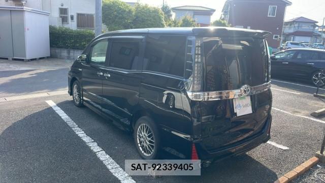 Toyota VOXY 2017-06 8280675-13
