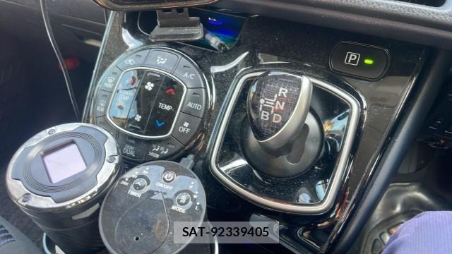 Toyota VOXY 2017-06 8280675-14