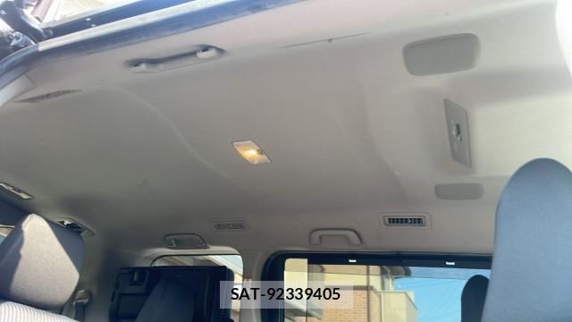 Toyota VOXY 2017-06 8280675-15