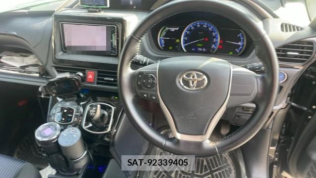 Toyota VOXY 2017-06 8280675-16