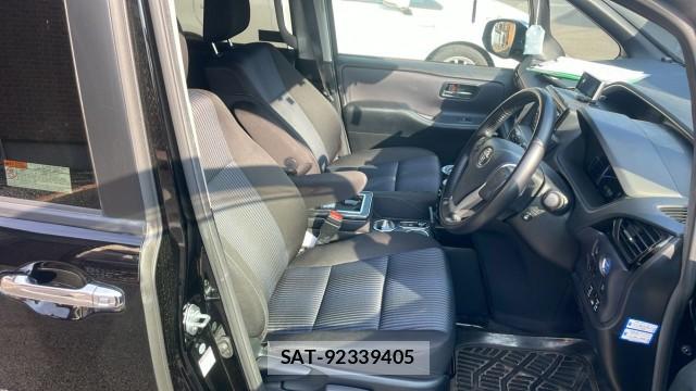 Toyota VOXY 2017-06 8280675-5