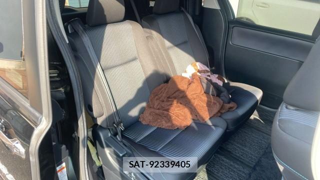 Toyota VOXY 2017-06 8280675-6