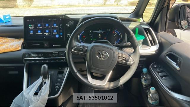 Toyota VOXY 2023-12 8280724-16